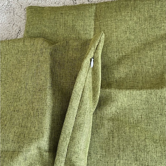 2 NEW Throw pillow covers 16” x 16” green linen look zipper closure - Picture 4 of 5